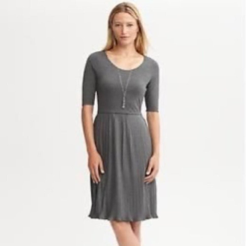 NWT BANANA REPUBLIC PLEATED DRESS TIPO GREY SIZE 0